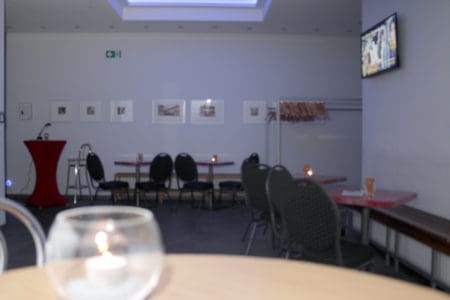 Modern renovierter Eingangsbereich zum Veranstaltungssaal