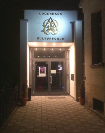 Eingang zum Logenhaus in Erlangen