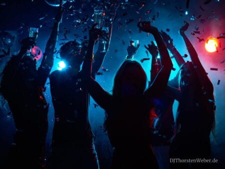 Firmenfeier wird mit DJ zum unvergesslichen Event